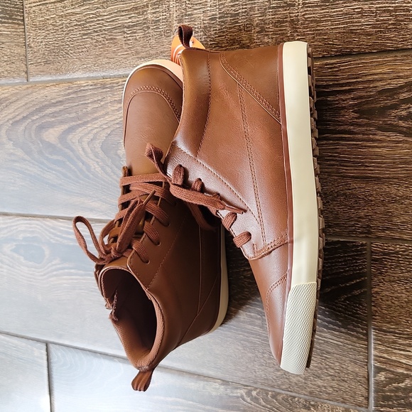 Wonder Nation Brown High Top Shoe - Picture 3 of 7